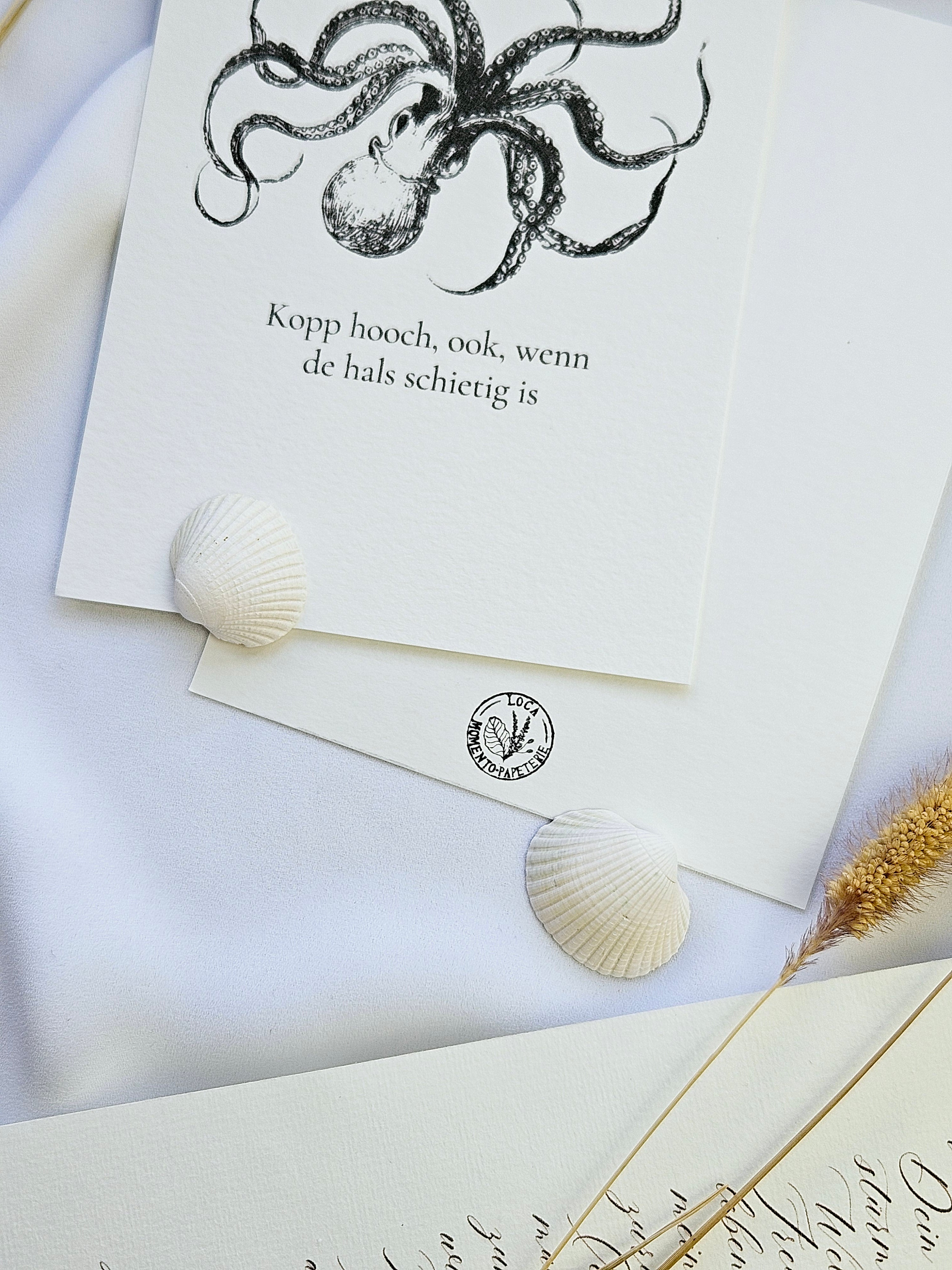 Plattdeutsche Grußkarte Oktopus „kopp hooch, ock wenn de Hals schietig is“